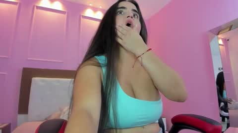 Snapshot of zoe_foster4 chatting on 10/21/25, 07:25 ZOE online show from 10/21/25, 07:25