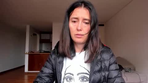 Snapshot of zoe_jeane_beker chatting on 10/17/25, 08:33 ZOE online show from 10/17/25, 08:33