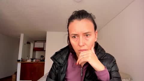 Snapshot of zoe_jeane_beker chatting on 11/17/25, 08:36 ZOE online show from 11/17/25, 08:36