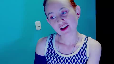 Snapshot of zoe_jones2 chatting on 12/03/24, 03:20 Zoe online show from 12/03/24, 03:20