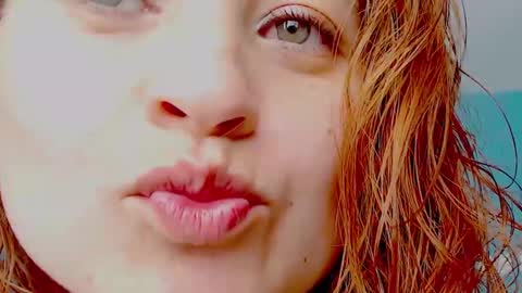 Snapshot of zoe_jones2 chatting on 12/13/24, 03:32 Zoe online show from 12/13/24, 03:32