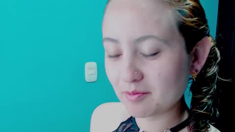 Snapshot of zoe_jones2 chatting on 01/06/25, 01:19 Zoe online show from 01/06/25, 01:19
