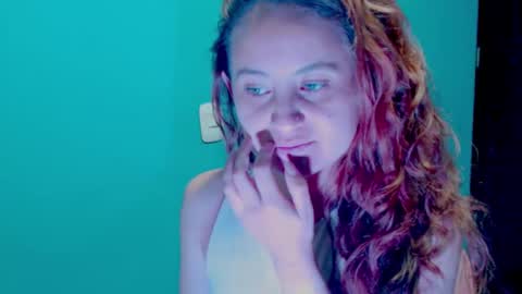 Snapshot of zoe_jones2 chatting on 01/24/25, 02:49 Zoe online show from 01/24/25, 02:49