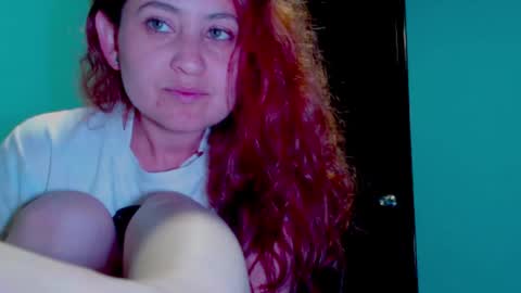 Snapshot of zoe_jones2 chatting on 02/15/25, 02:15 Zoe online show from 02/15/25, 02:15