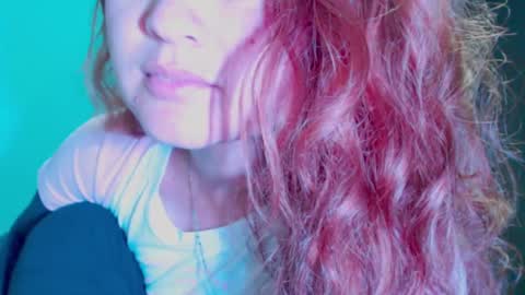 Snapshot of zoe_jones2 chatting on 02/19/25, 01:40 Zoe online show from 02/19/25, 01:40