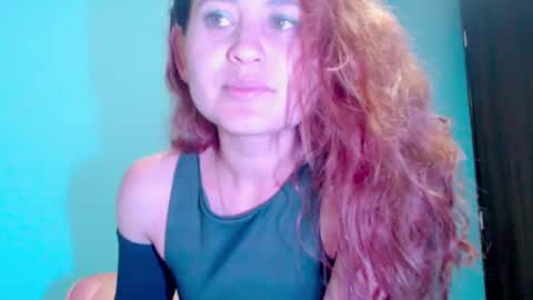 Snapshot of zoe_jones2 chatting on 02/20/25, 01:46 Zoe online show from 02/20/25, 01:46