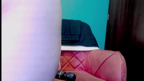 Snapshot of zoe_jones2 chatting on 02/21/25, 04:16 Zoe online show from 02/21/25, 04:16