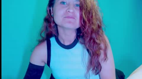 Snapshot of zoe_jones2 chatting on 02/26/25, 02:37 Zoe online show from 02/26/25, 02:37