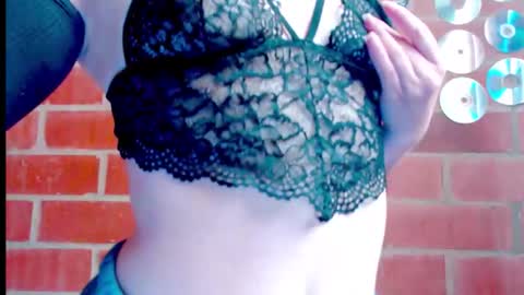 Snapshot of zoe_jones2 chatting on 10/09/25, 03:21 Zoe online show from 10/09/25, 03:21