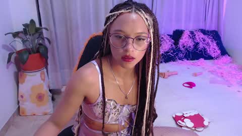 Snapshot of zoe_khall chatting on 12/14/24, 04:34 ZOE online show from 12/14/24, 04:34