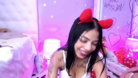 Snapshot of zoe_kravitx chatting on 02/15/25, 10:33 CAMILA online show from 02/15/25, 10:33