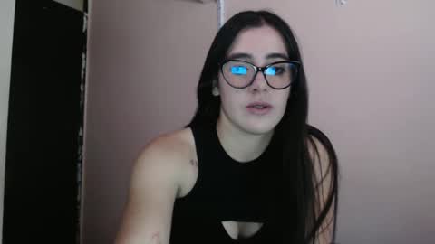 Snapshot of zoe_mill33r chatting on 09/24/25, 05:27 Zoe online show from 09/24/25, 05:27