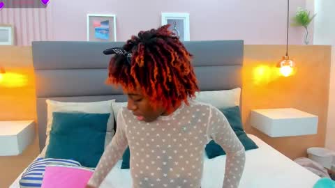 Zoe Novakk  online show from 10/01/25, 02:45