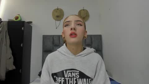 She Zoe He Painn online show from 10/06/25, 08:39