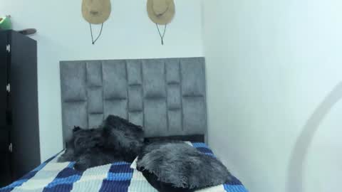 She Zoe He Painn online show from 10/17/25, 08:33