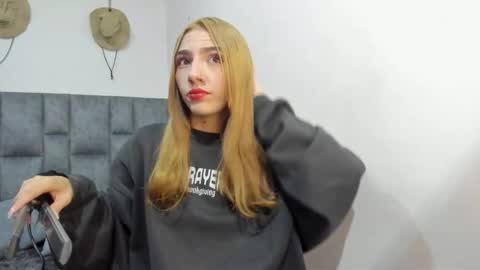 She Zoe He Painn online show from 11/01/25, 09:17