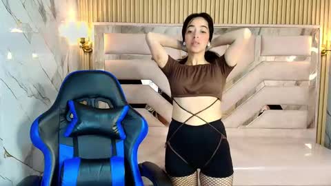 Snapshot of zoe_r_ chatting on 09/20/25, 03:18 Zoe online show from 09/20/25, 03:18