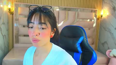 Snapshot of zoe_r_ chatting on 09/24/25, 03:21 Zoe online show from 09/24/25, 03:21