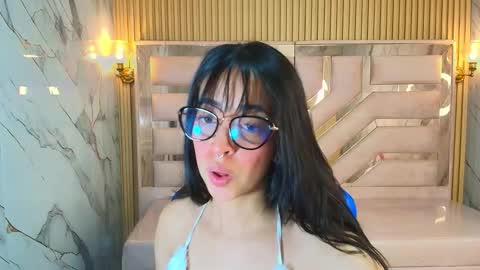 Snapshot of zoe_r_ chatting on 10/10/25, 03:27 Zoe online show from 10/10/25, 03:27