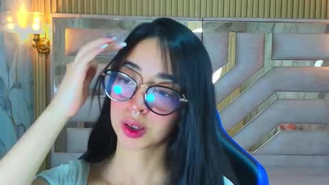 Snapshot of zoe_r_ chatting on 10/16/25, 03:29 Zoe online show from 10/16/25, 03:29