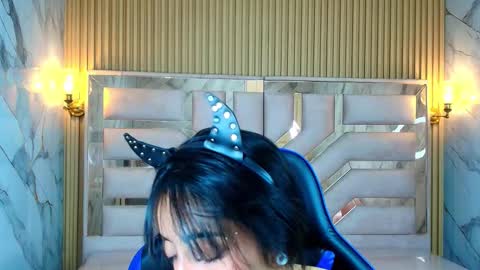 Snapshot of zoe_r_ chatting on 10/28/25, 03:21 Zoe online show from 10/28/25, 03:21