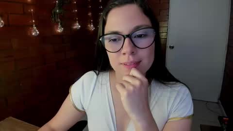 Snapshot of zoe_ringer chatting on 02/25/25, 04:31 Zoe  online show from 02/25/25, 04:31