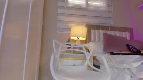 Snapshot of zoe_sky_ chatting on 01/09/25, 05:43 Hi guys i am Zoe online show from 01/09/25, 05:43