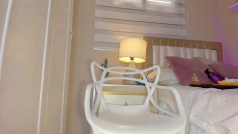 Snapshot of zoe_sky_ chatting on 01/14/25, 02:43 Hi guys i am Zoe online show from 01/14/25, 02:43