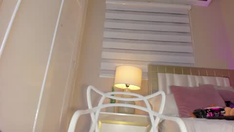 Snapshot of zoe_sky_ chatting on 01/25/25, 11:34 Hi guys i am Zoe online show from 01/25/25, 11:34