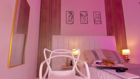 Hi guys i am Zoe  online show from 11/14/25, 11:42