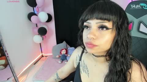 zoe_sullivan_ online show from 12/10/24, 09:33