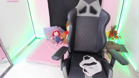 zoe_sullivan_ online show from 12/24/24, 09:50