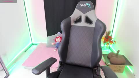 zoe_sullivan_ online show from 12/27/24, 09:28