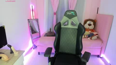 zoe_sullivan_ online show from 02/16/25, 09:48