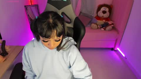 zoe_sullivan_ online show from 02/17/25, 09:24