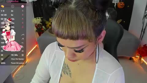 zoe_sullivan_ online show from 10/20/25, 09:48