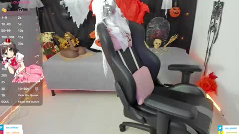 zoe_sullivan_ online show from 10/24/25, 09:28