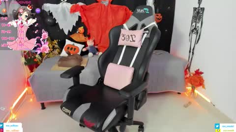 zoe_sullivan_ online show from 10/30/25, 09:11