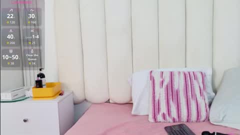 Snapshot of zoeameliie chatting on 10/08/25, 12:41 zoeameliie online show from 10/08/25, 12:41