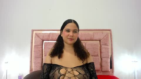 Snapshot of zoee_lov chatting on 01/10/25, 03:07 zoee online show from 01/10/25, 03:07