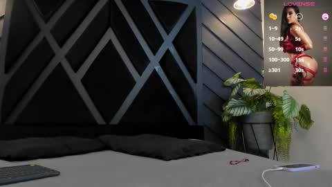 Zoe 3 online show from 10/27/25, 05:28