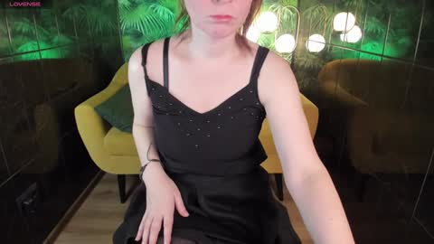 Snapshot of zoeeast chatting on 01/11/25, 02:04 Zoe online show from 01/11/25, 02:04