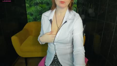 Snapshot of zoeeast chatting on 01/19/25, 01:33 Zoe online show from 01/19/25, 01:33
