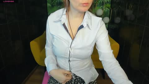 Snapshot of zoeeast chatting on 01/19/25, 04:36 Zoe online show from 01/19/25, 04:36