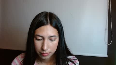 Snapshot of zoegp chatting on 12/22/24, 11:31 Laura online show from 12/22/24, 11:31