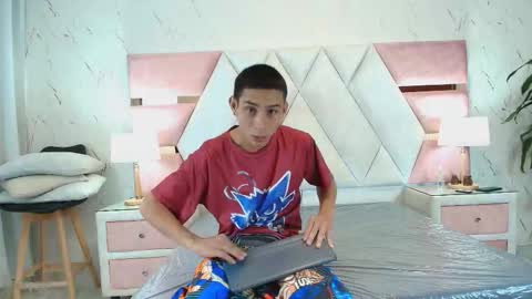 zoelucas online show from 10/13/25, 07:03