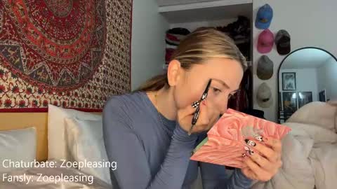 Snapshot of zoepleasing chatting on 10/14/25, 01:28 zoepleasing online show from 10/14/25, 01:28