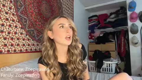 Snapshot of zoepleasing chatting on 10/17/25, 01:09 zoepleasing online show from 10/17/25, 01:09