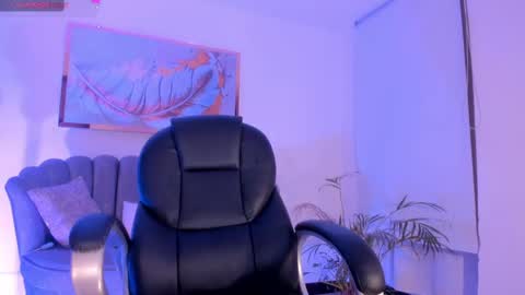 Zoe Presley  online show from 10/10/25, 04:55