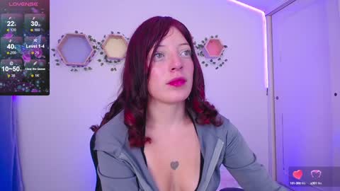 Snapshot of zoeroux_ chatting on 02/08/25, 04:36 Zoe online show from 02/08/25, 04:36